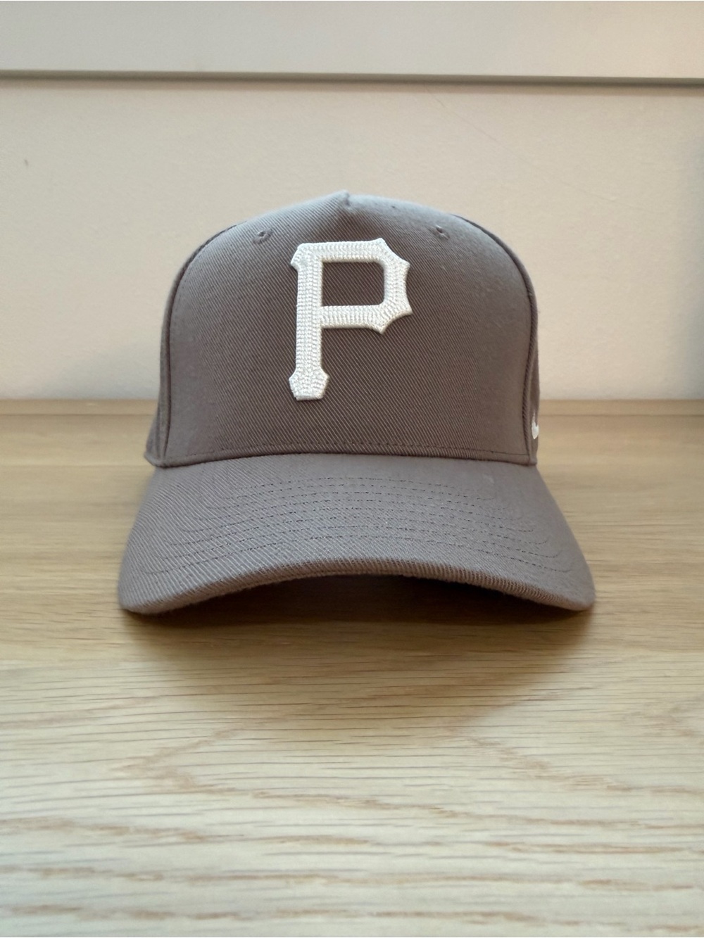 Nike Tan Brown Baseball SnapBack Cap w/ White Pirates 'P' Patch, Size M/L - 0198